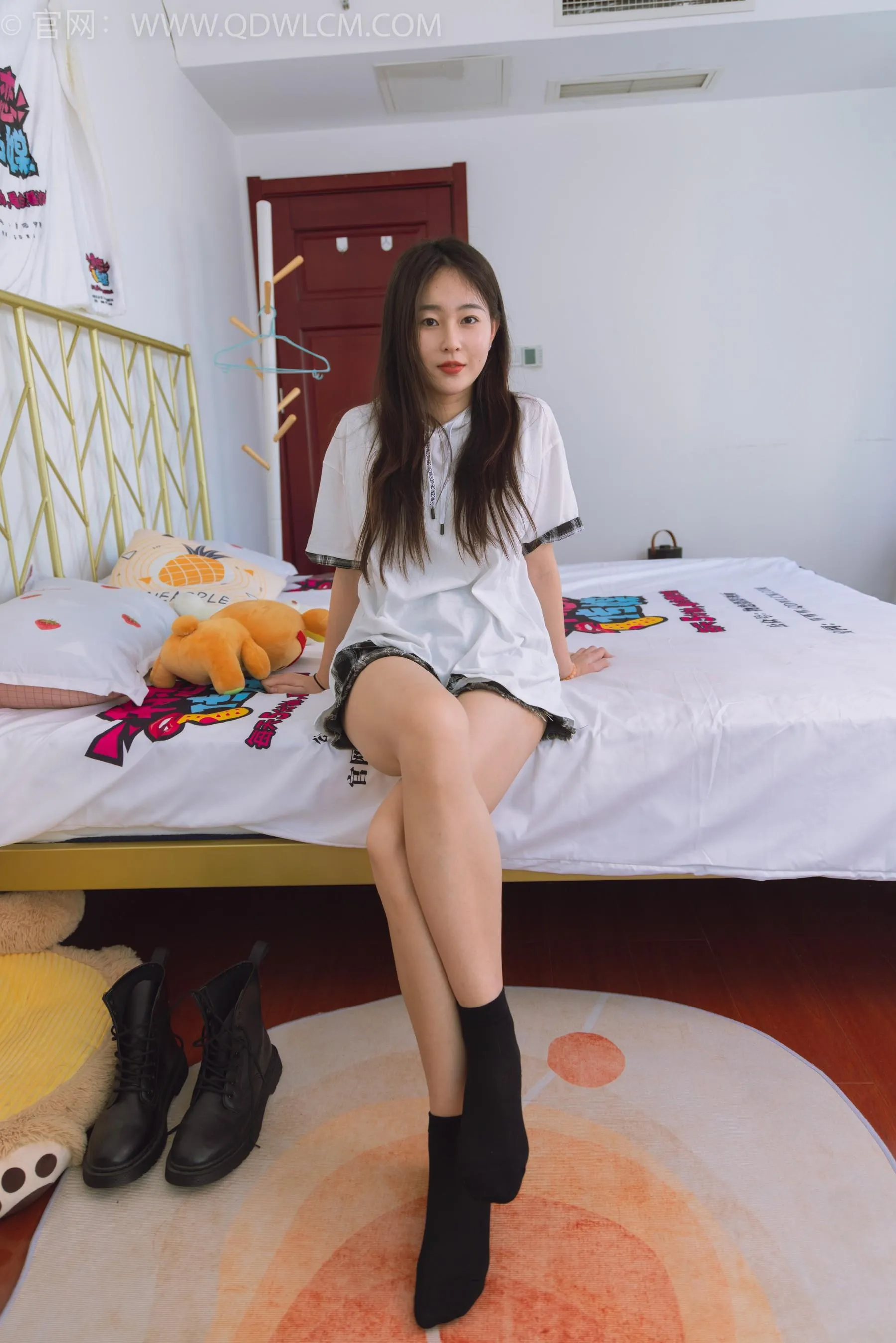 物恋传媒 NO.1529 美兔-秋日落叶 [151P]插图2